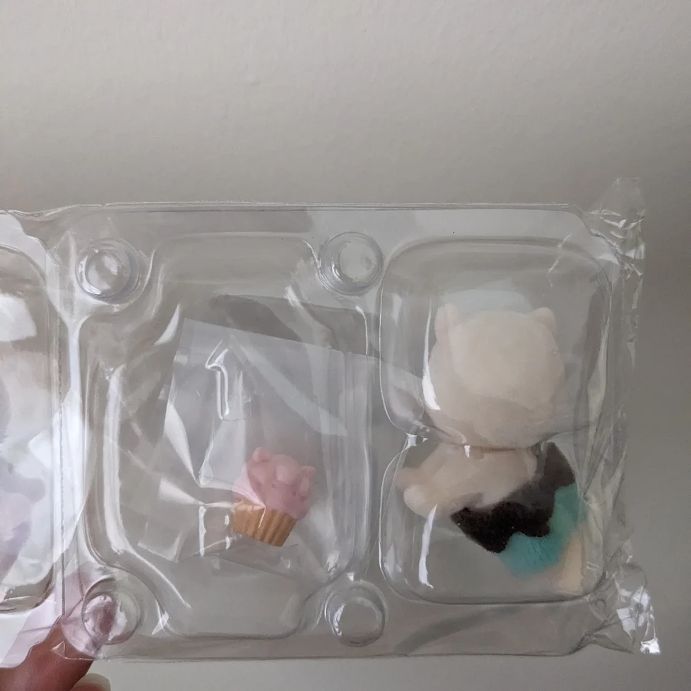 NEW Calico Critter Sylvanian Family Baby Cake Party Alpaca and Squirrel - Picture 3 of 6